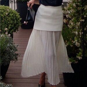 NEVER WORN White Skirt